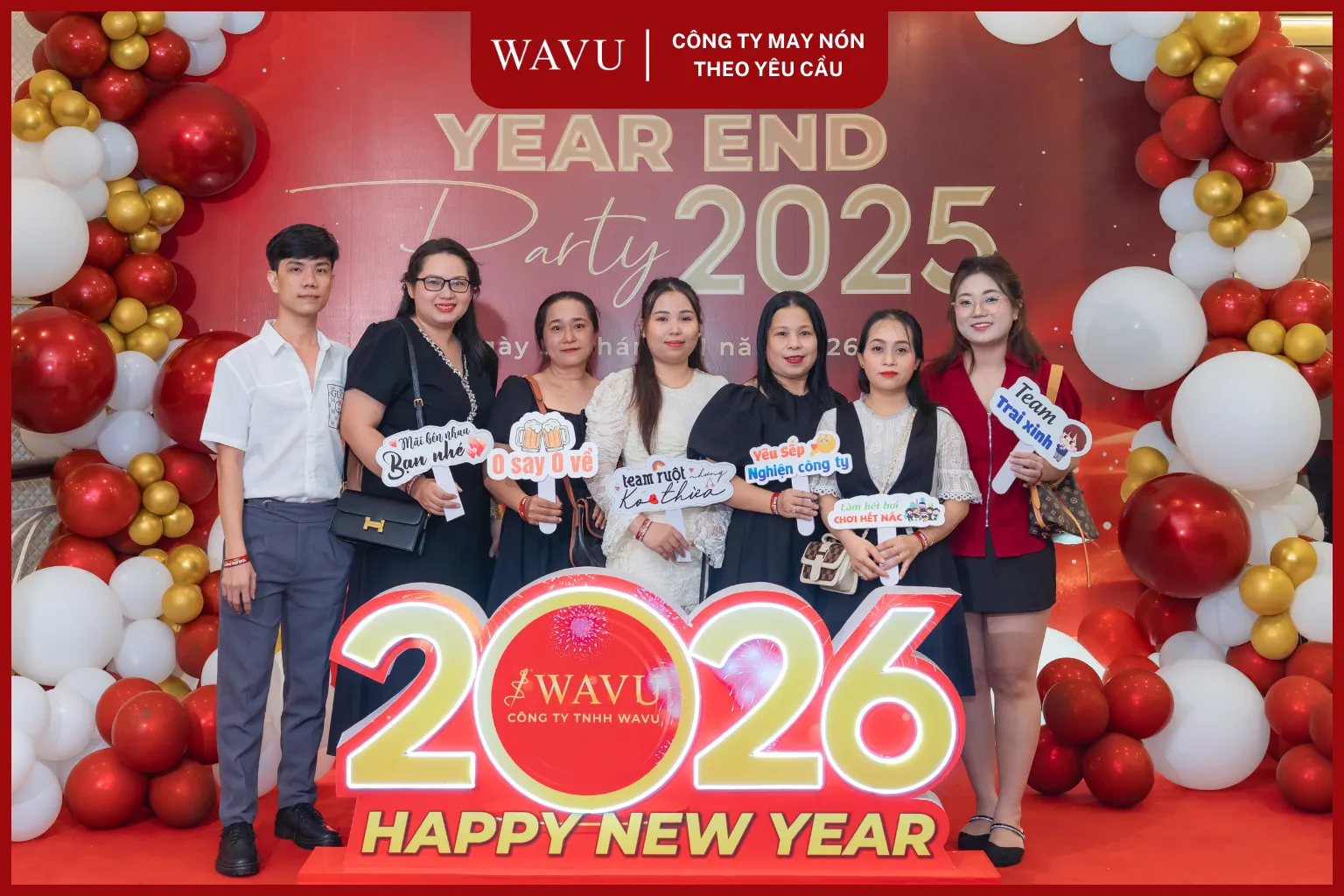 Tập thể Wavu "cháy" hết mình trong đêm tiệc