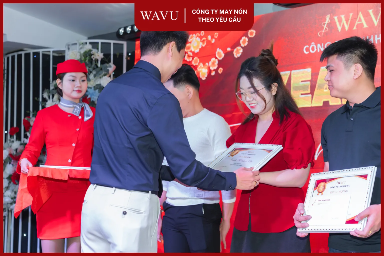 vinh danh: Tri ân những "Viên gạch vàng"