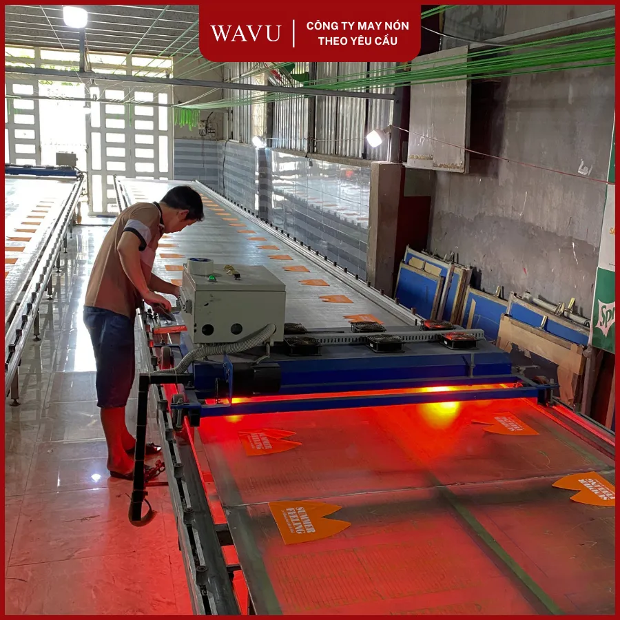 Xưởng in tại công ty may nón Wavu