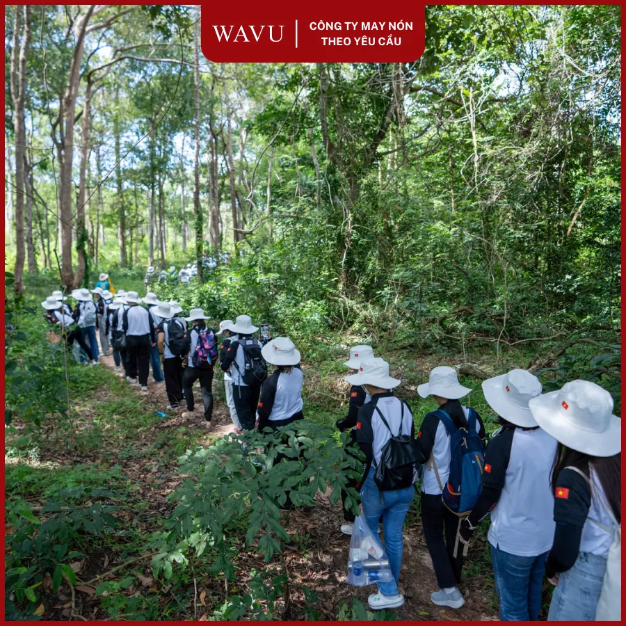 Lựa chọn màu nón teambuilding phù hợp với trang phục
